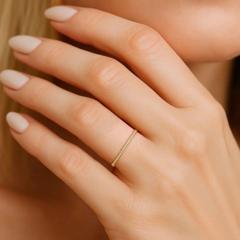 Anel Meia Aliança Quadrada Cravejada em Microzirconias Banhada a Ouro 18k