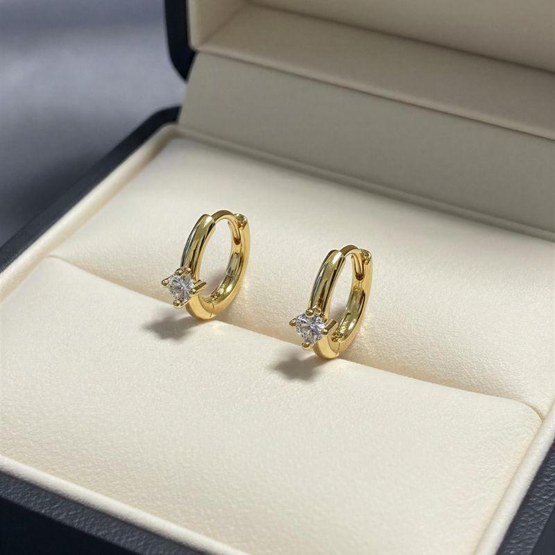 Brinco Argolinha Infantil com Pedrinha de Zircônia Banhada a Ouro 18k